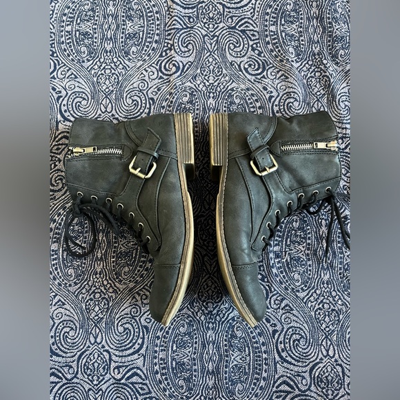 Vegan leather ankle boot - Picture 6 of 7